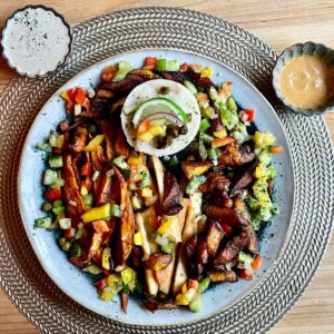 Riz ou attiéké avec légumes du jour
