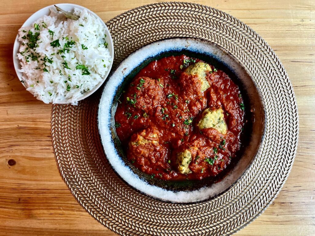 Thiou, boulettes de poisson servies avec du riz